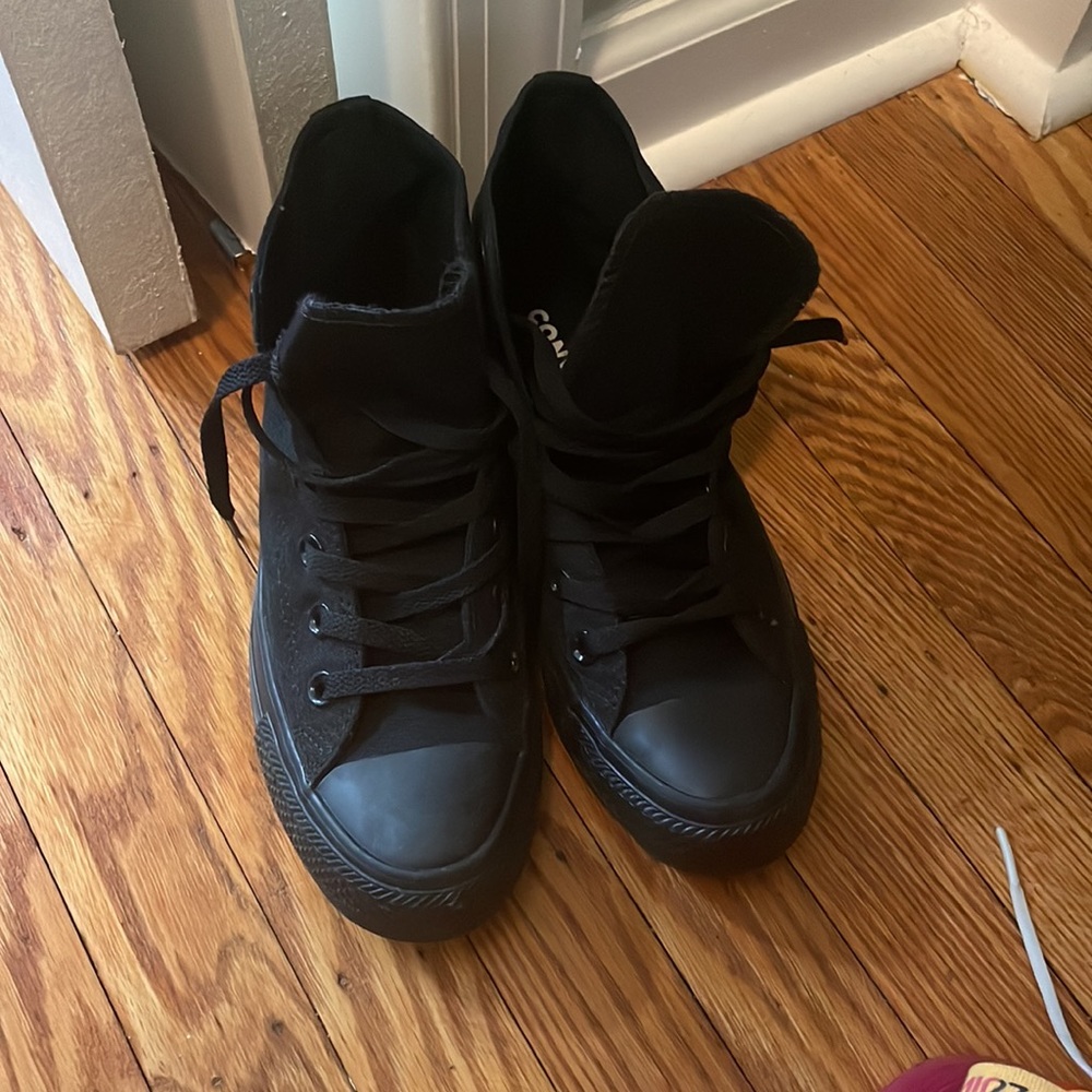 Size 7 black converse